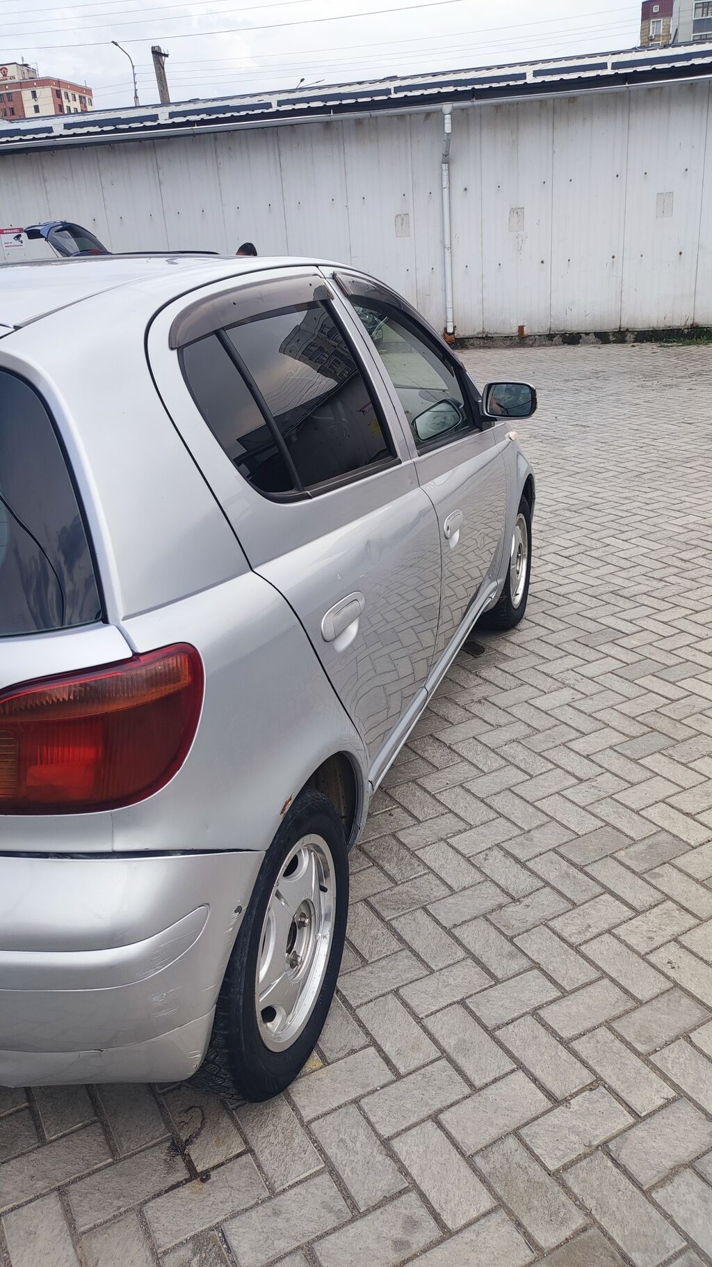 Toyota Vitz: 2003 г., 1.3 л, Автомат, Бензин, Хэтчбэк: фото 6