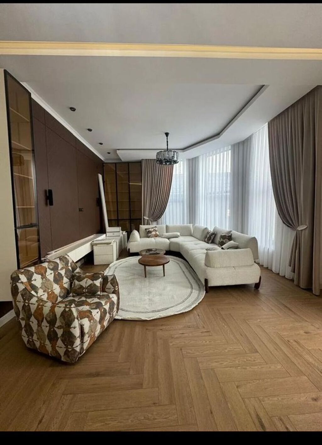 6 комнат и более, 380 м², 7 соток, Бишкек, Риэлтор: фото 1