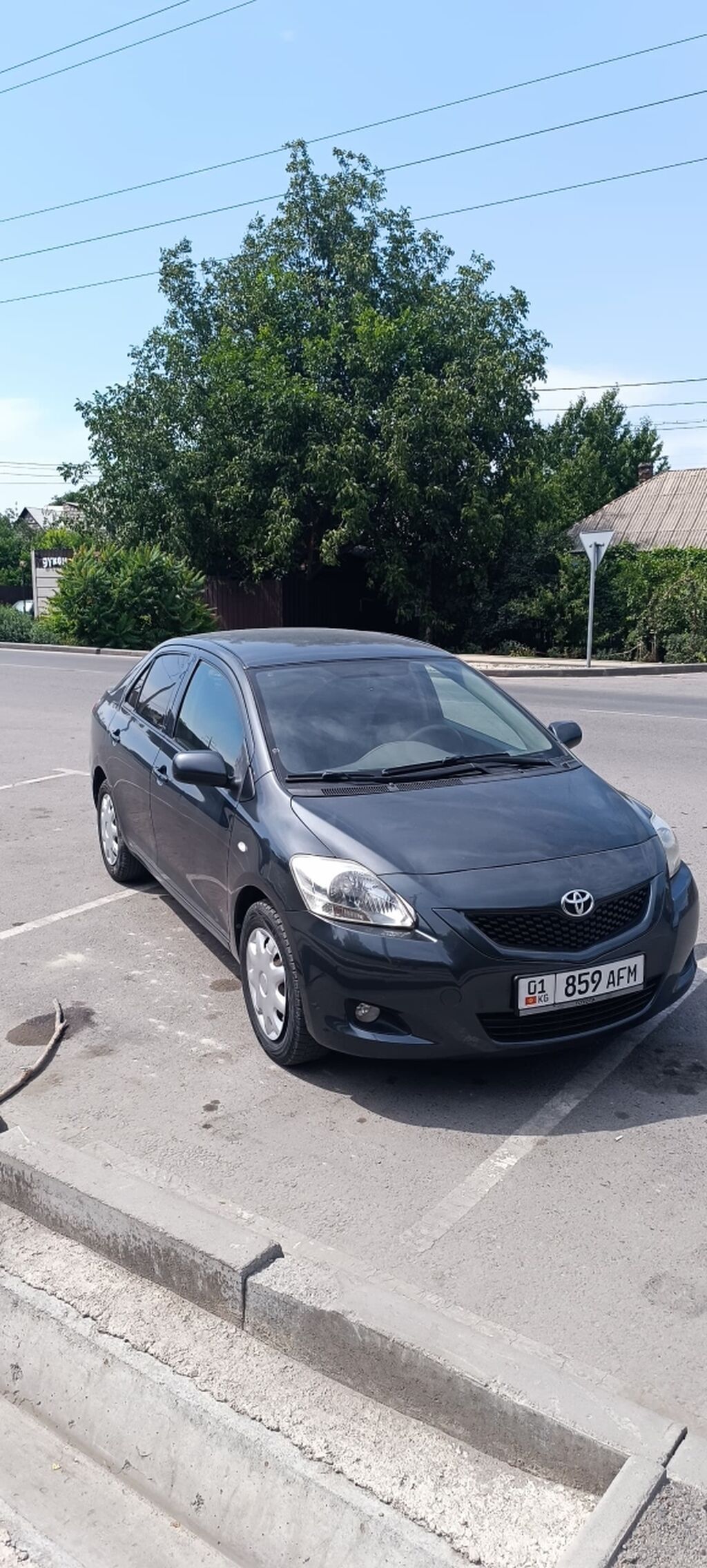 Toyota Yaris: 2010 г., 1.5 л, Автомат, Седан: фото 4