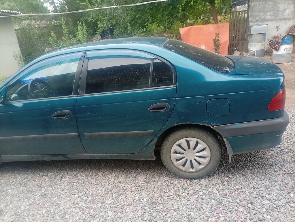 Toyota Avensis: 1998 г., 1.6 л, Механика, Бензин, Седан — фото 2