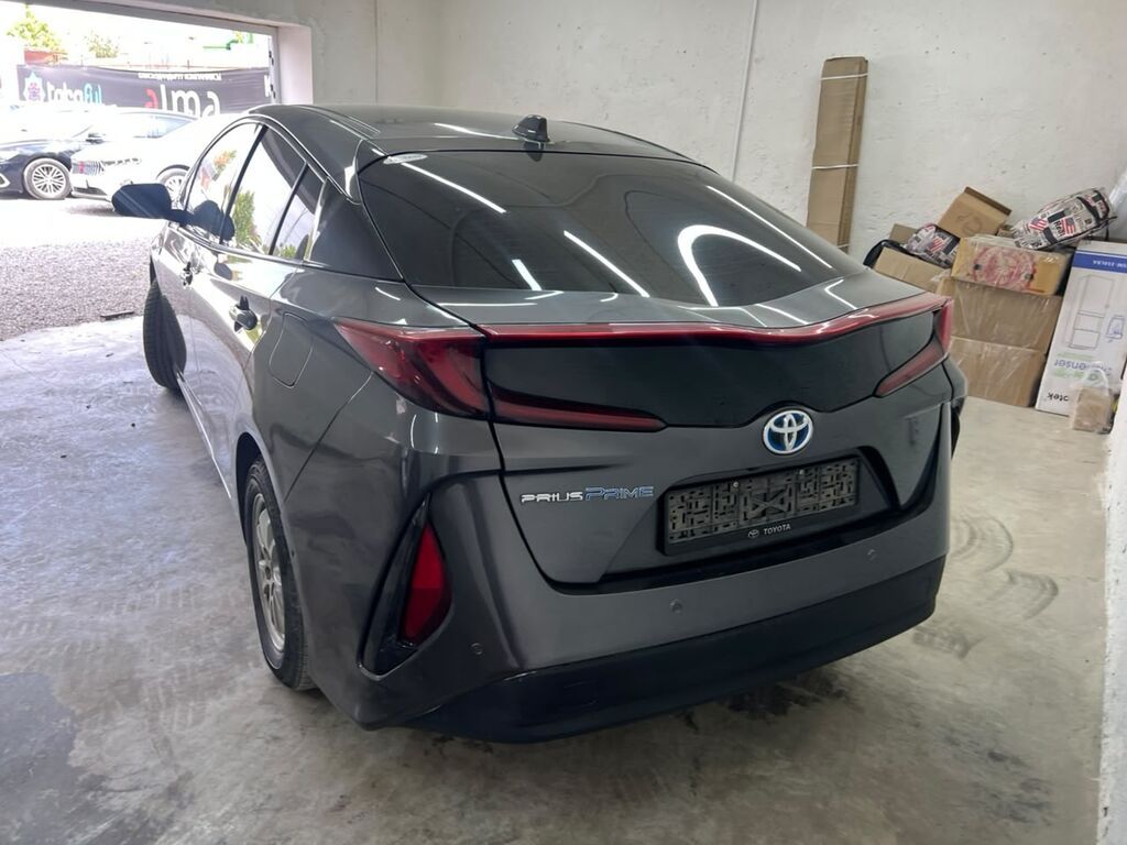 Toyota Prius: 2018 г., Гибрид, Хэтчбэк: фото 2
