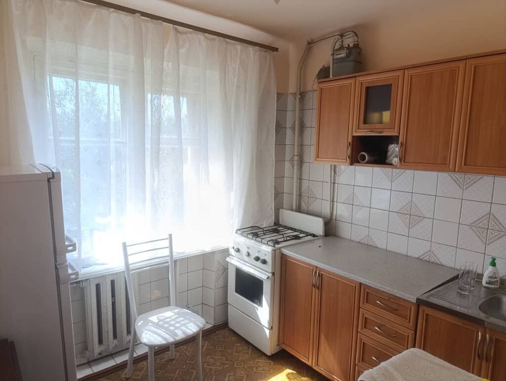 2 комнаты, 40 м², Азия Молл Хрущевка, 3 этаж, Старый ремонт: фото 5