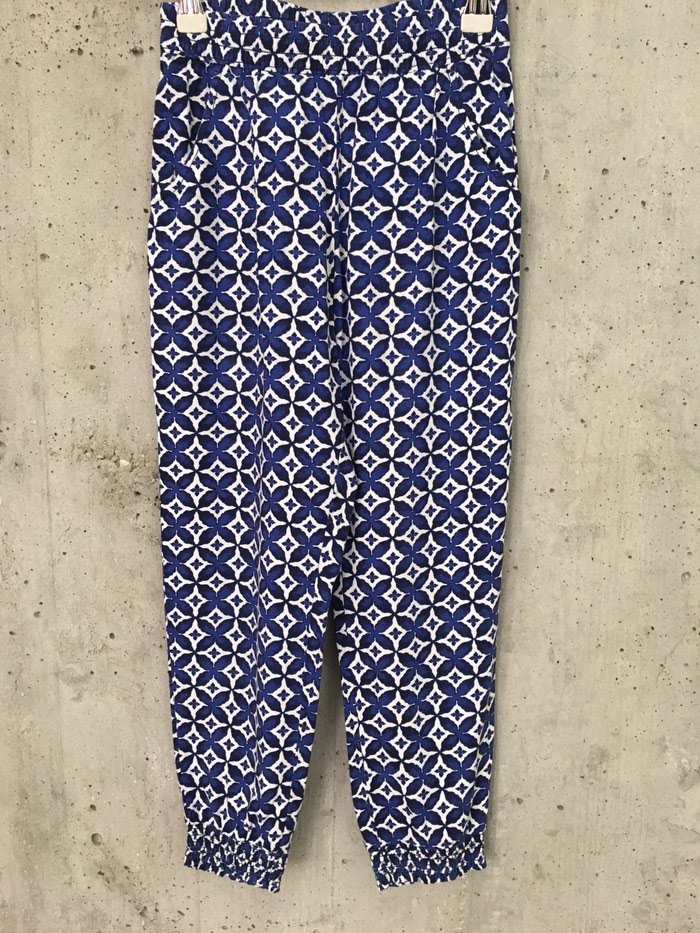 Dečije Farmerke i Pantalone: SVILENKASTE HM PANTALINE
Velicina 6 - 8 na lalafo.rs SVILENKASTE HM PANTALINE
Velicina 6 - 8 - Beograd