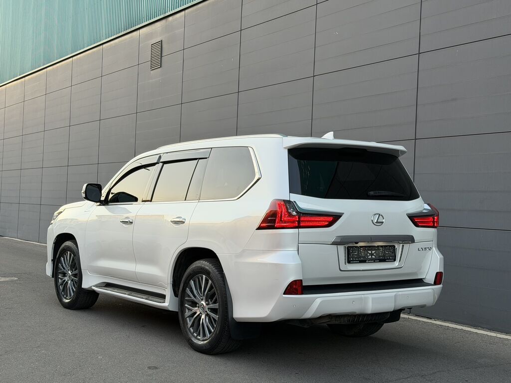 Lexus LX: 2018 г., 5.7 л, Автомат, Бензин, Внедорожник: фото 2