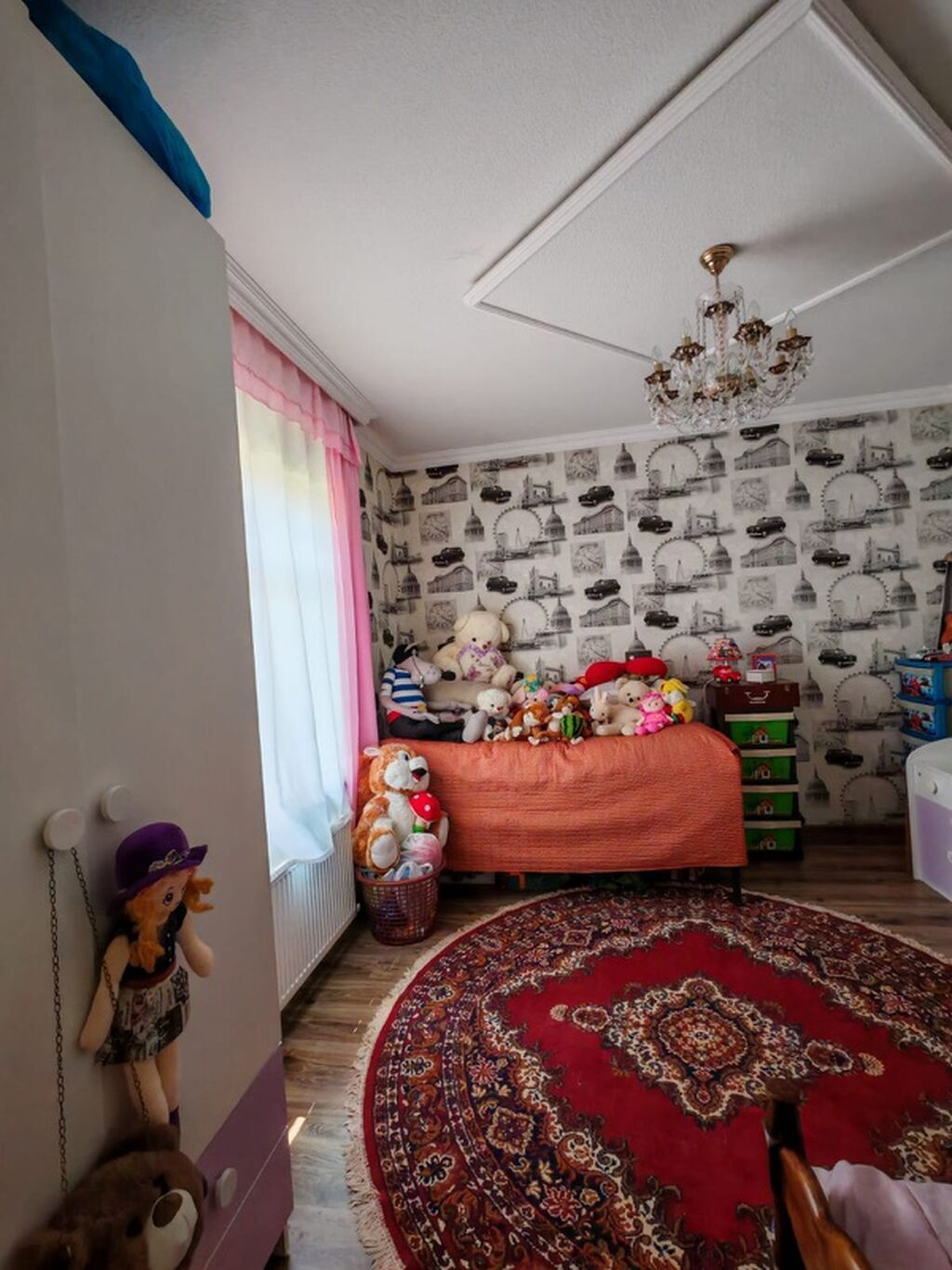 5 otaqlı, 273 kv. m, Yeni təmirli
