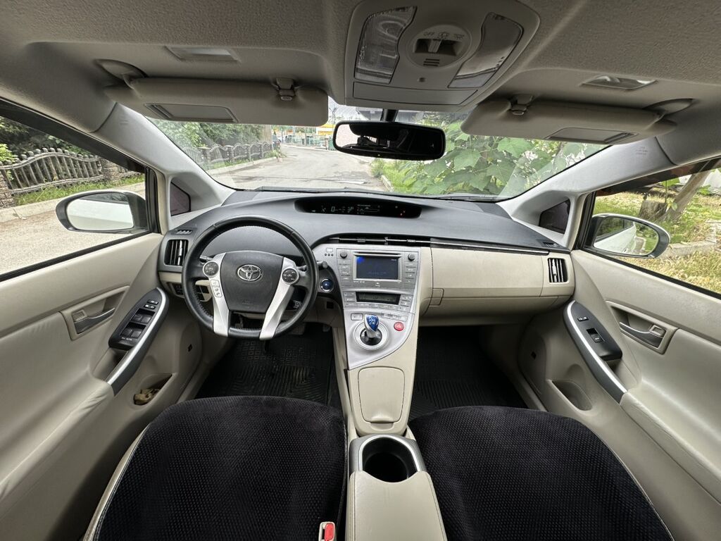Toyota Prius: 2014 г., 1.8 л, Автомат, Гибрид, Лифтбек: фото 7