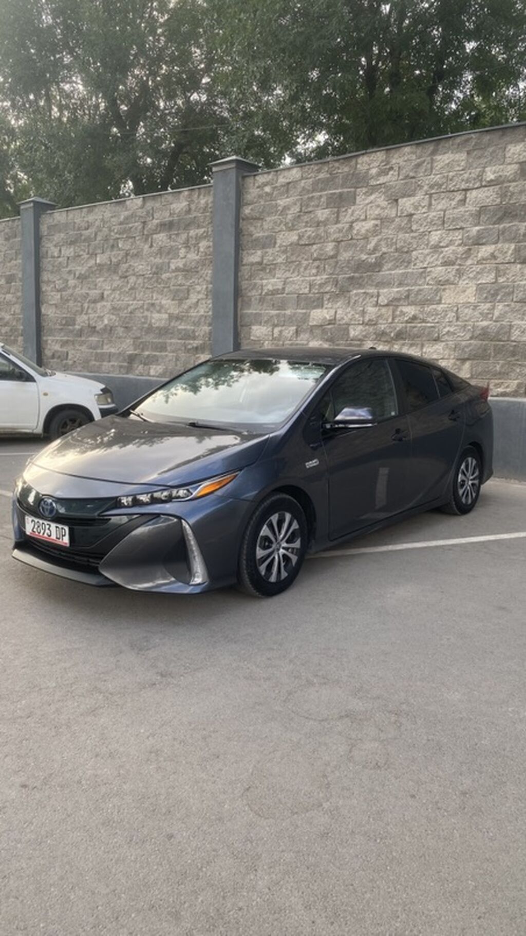 Toyota Prius: 2020 г., 1.8 л, Автомат, Гибрид, Лифтбек: фото 3