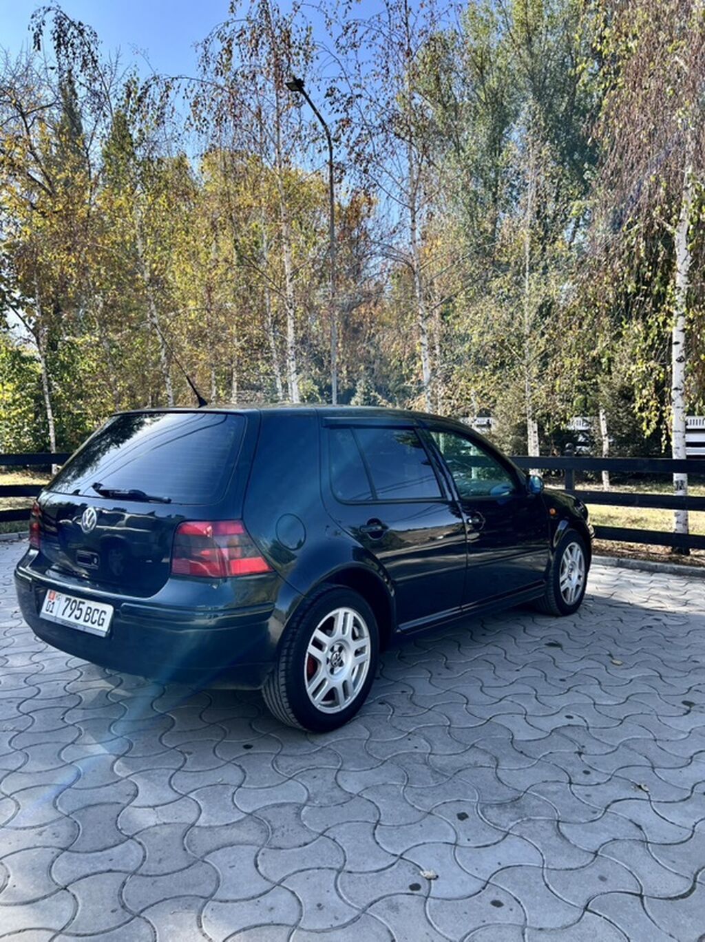 Volkswagen Golf: 2000 г., 2 л, Механика, Бензин, Седан: фото 4