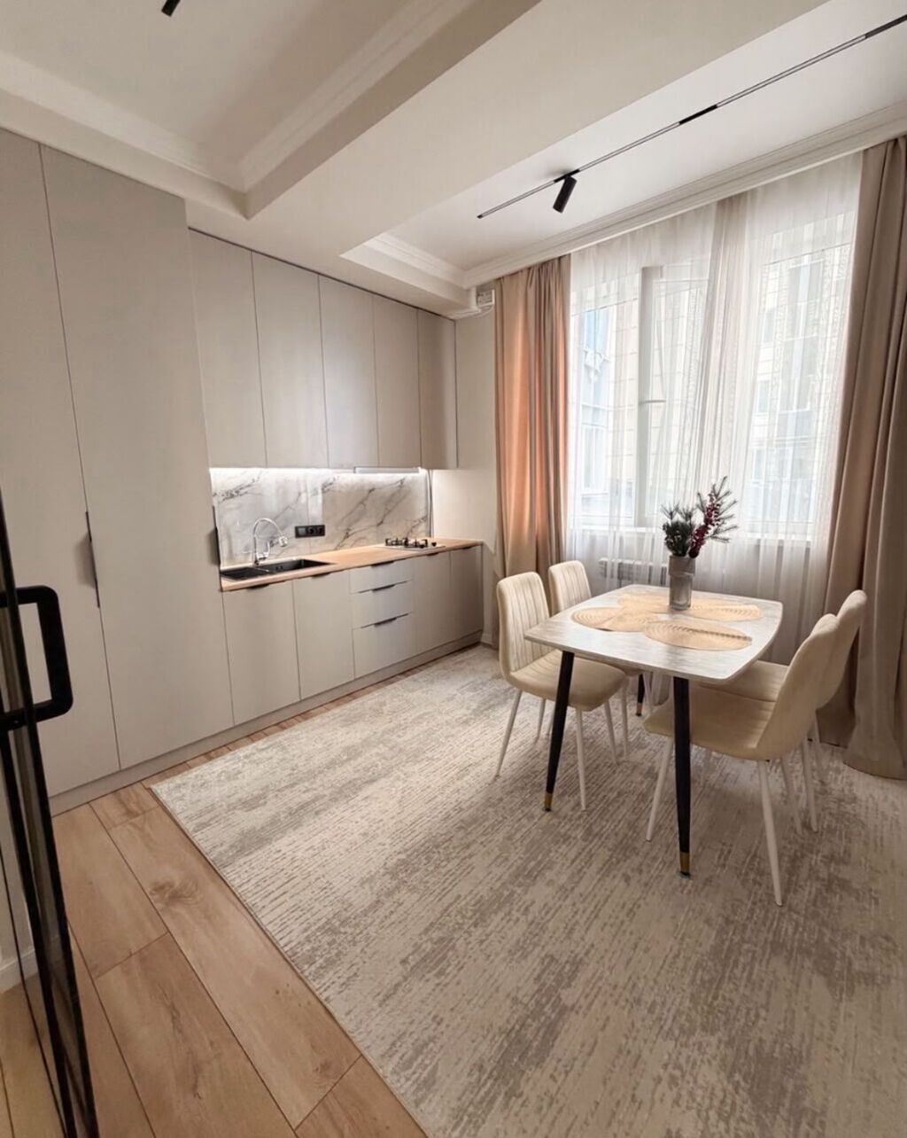 2 комнаты, 60 м², Тунгуч мкр Элитка, 2 этаж, Дизайнерский ремонт: фото 3