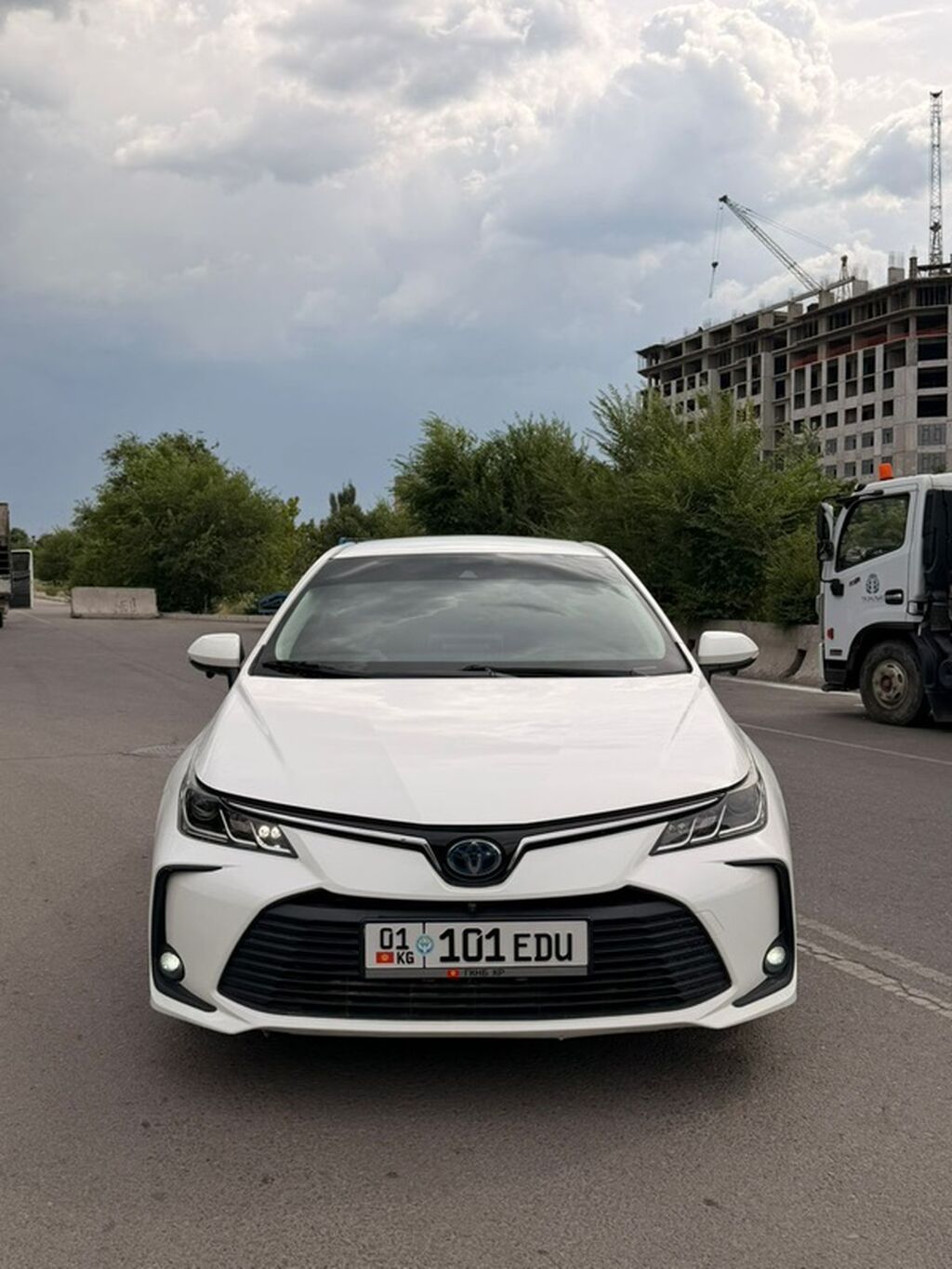Toyota Corolla: 2019 г., 1.8 л, Вариатор, Гибрид, Седан — фото 2
