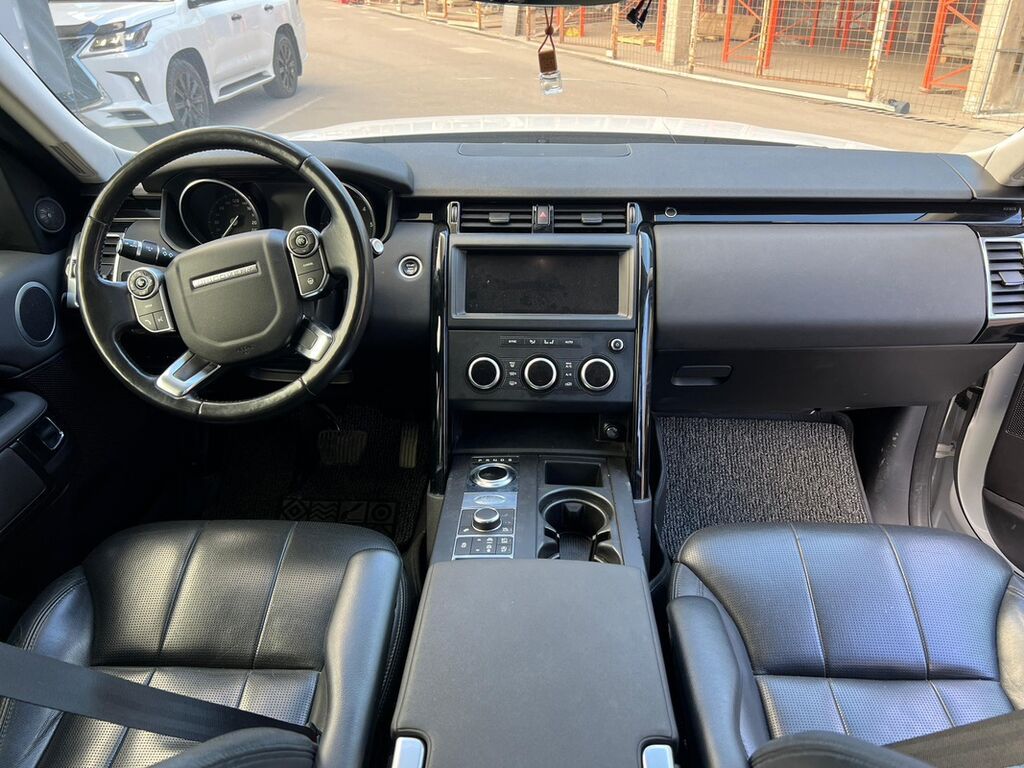 Land Rover Discovery: 2017 г., 2 л, Автомат, Дизель, Внедорожник: фото 8