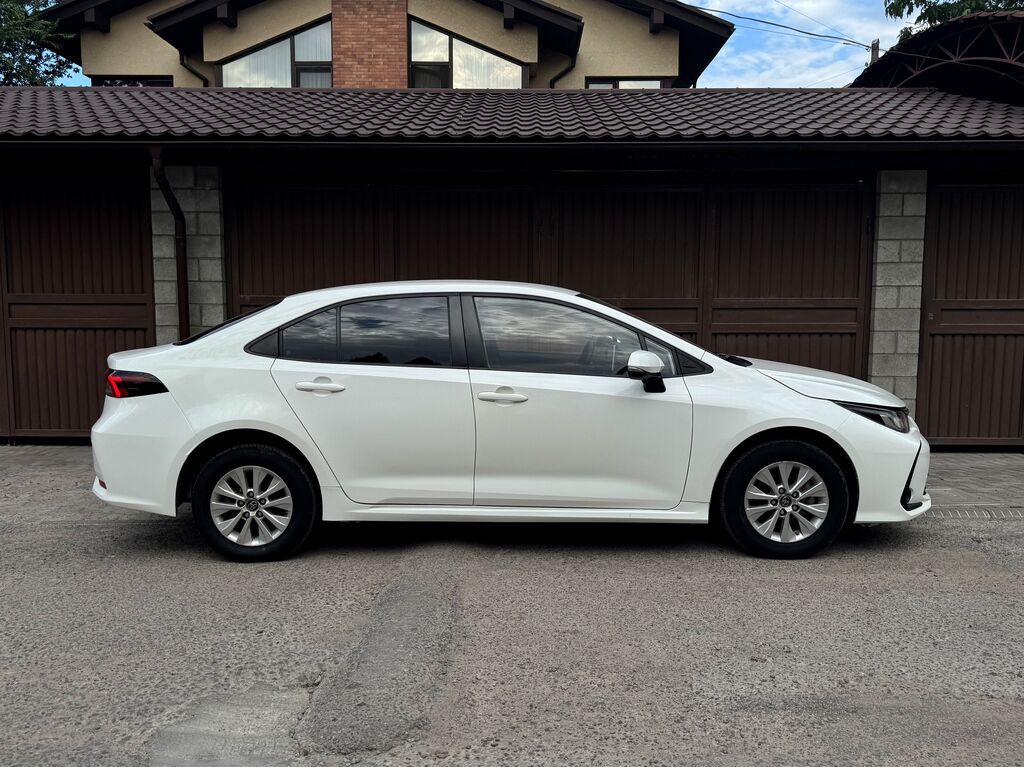 Toyota Corolla: 2021 г., 1.8 л, Вариатор, Гибрид, Седан: фото 3