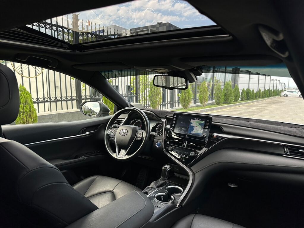 Toyota Camry: 2021 г., 2.5 л, Автомат, Гибрид, Седан: фото 8
