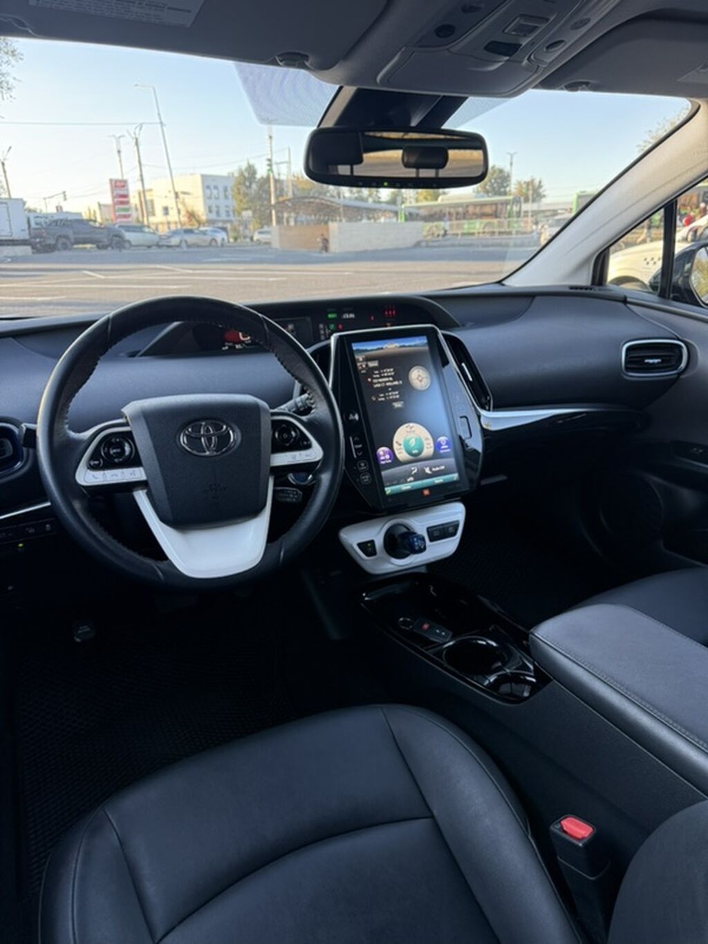 Toyota Prius: 2017 г., 1.8 л, Вариатор, Гибрид, Хэтчбэк: фото 3