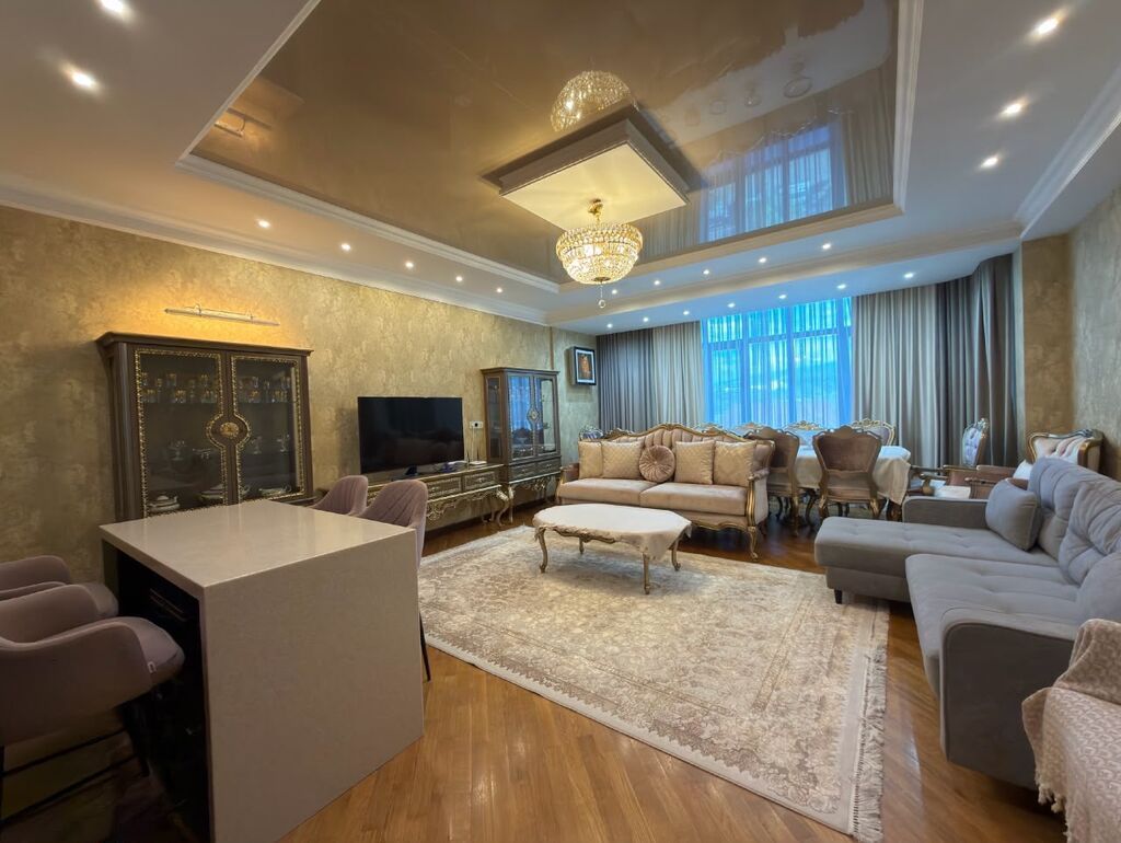 4 комнаты, 130 м², Элитка, 4 этаж: фото 1