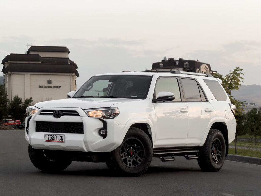 Toyota 4Runner: 2022 г., 4 л, Автомат, Бензин, Внедорожник: фото 2