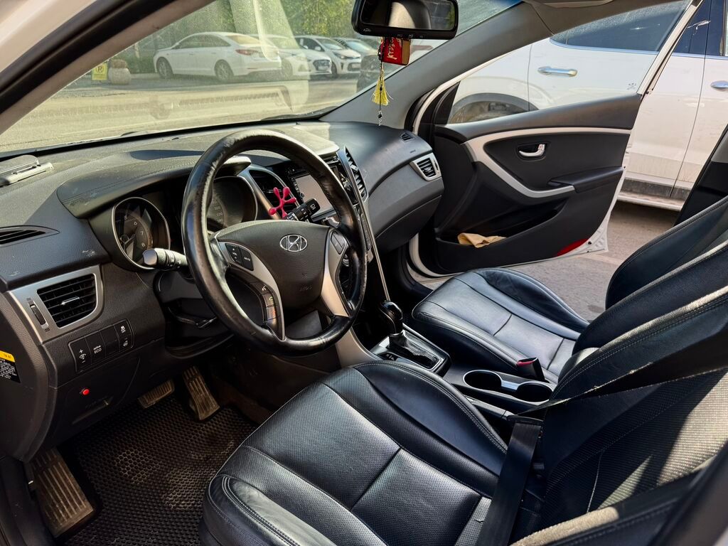 Hyundai i30: 2016 г., 1.6 л, Автомат, Бензин, Седан: фото 2