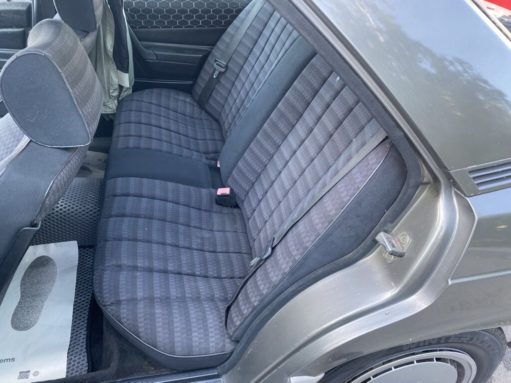 Mercedes-Benz 190: 1991 г., 1.8 л, Механика, Бензин, Седан: фото 7
