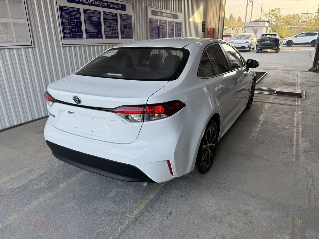 Toyota Corolla: 2023 г., Гибрид, Седан: фото 3