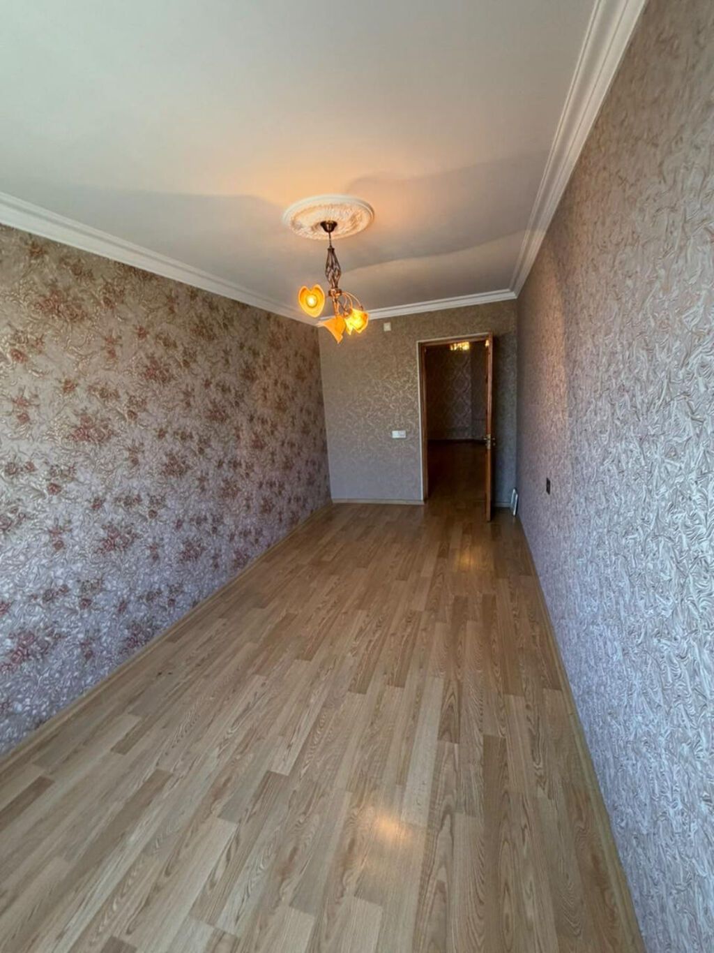 Bakı, Bakıxanov qəs., 3 otaqlı, Köhnə tikili, 76 kv. m
