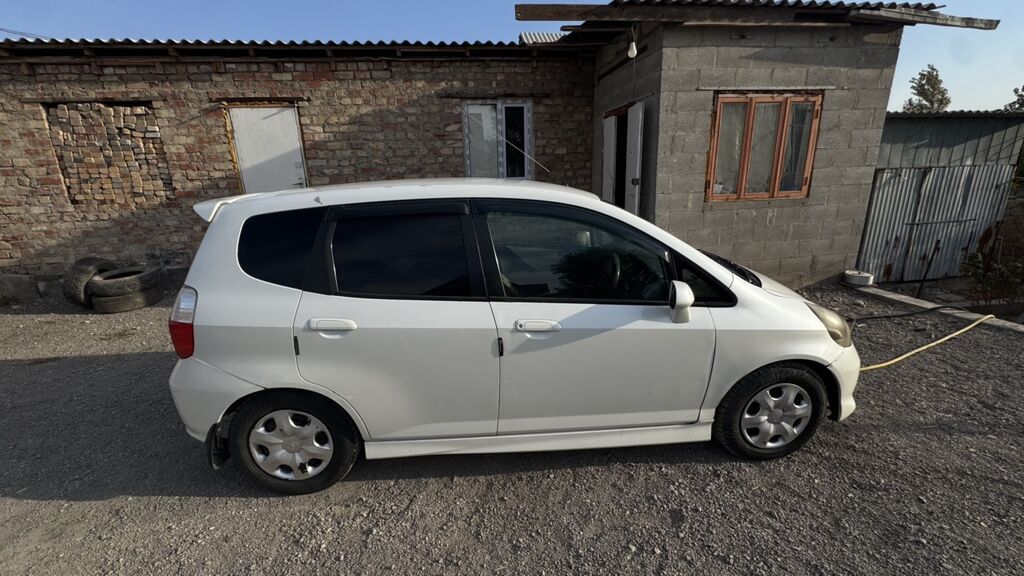 Honda Fit: 2002 г., 1.3 л, Вариатор, Бензин, Хэтчбэк: фото 2