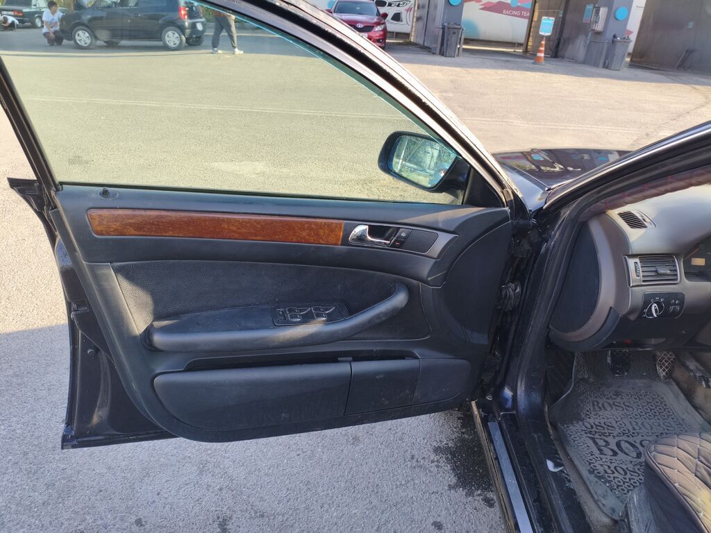 Audi A6: 2001 г., 2 л, Механика, Бензин, Седан: фото 4