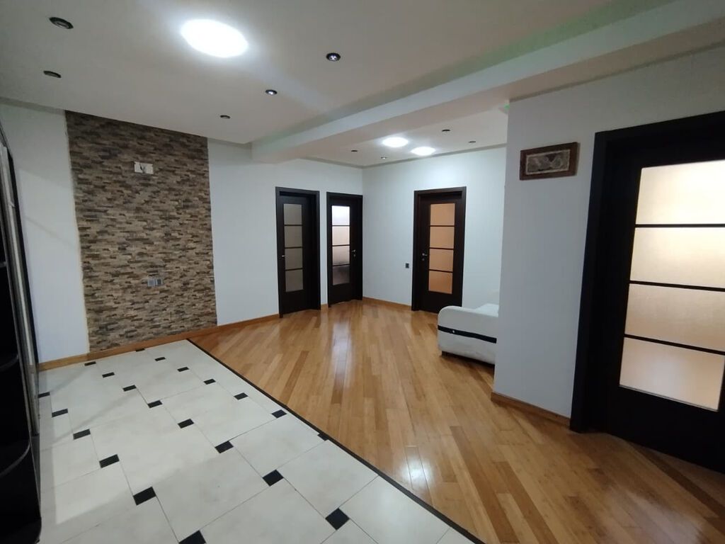 4 otaqlı, Yeni tikili, 167 kv. m