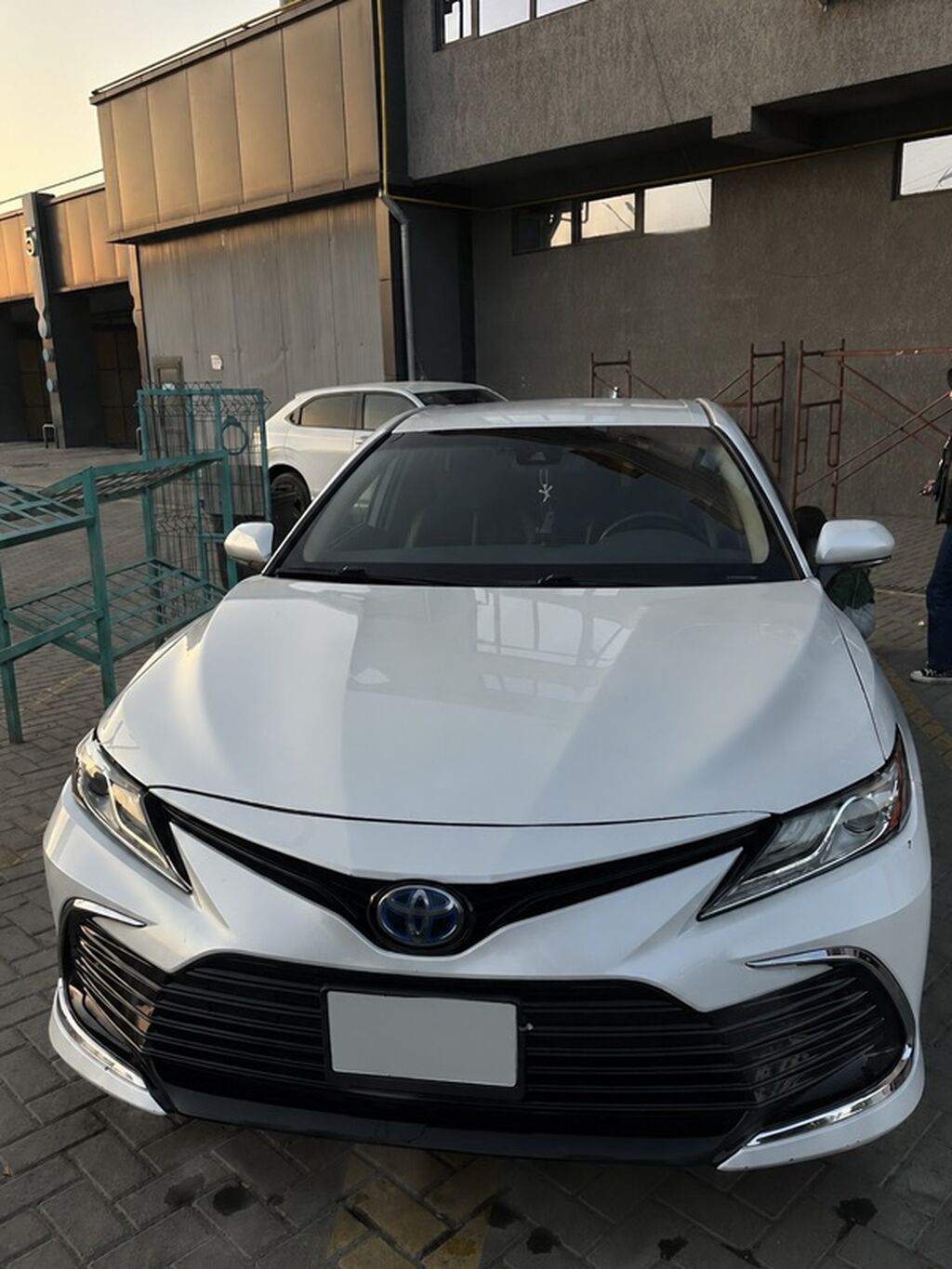 Toyota Camry: 2020 г., 2.5 л, Автомат, Гибрид, Седан: фото 1