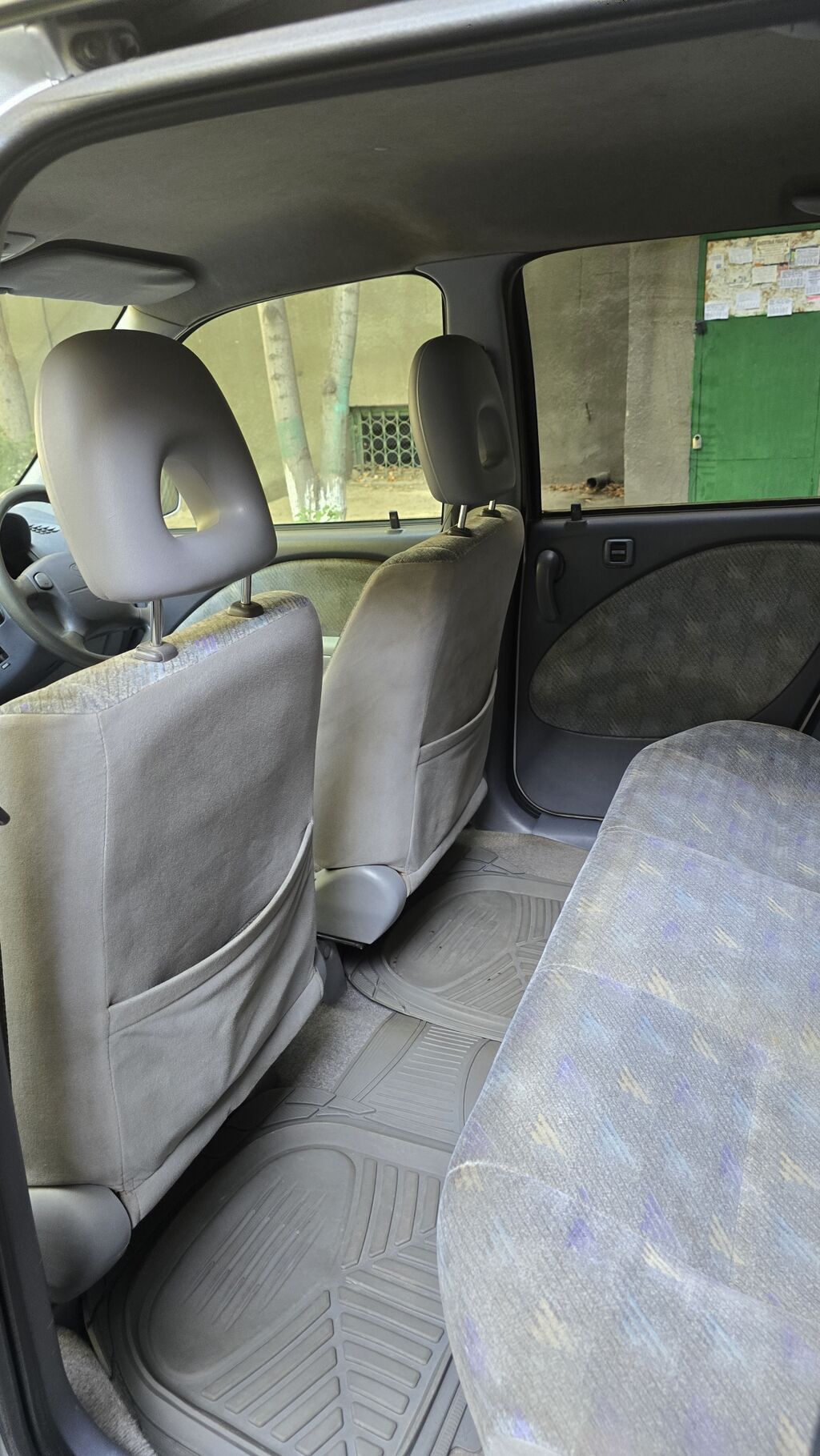 Toyota Raum: 1999 г., 1.5 л, Автомат, Бензин, Минивэн: фото 3