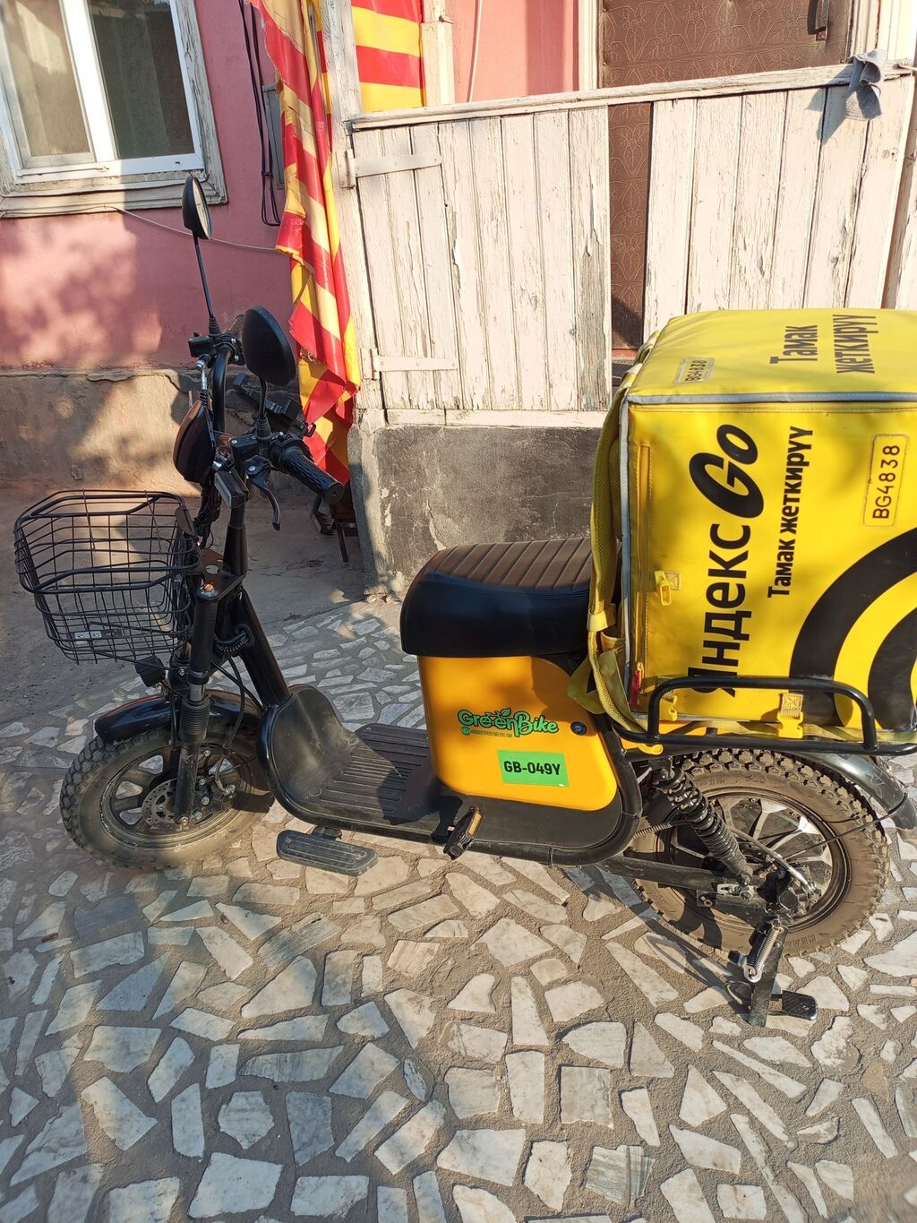 Электроскутер GreenBike GB-049Y с комплектом для курьерской доставки: фото 4