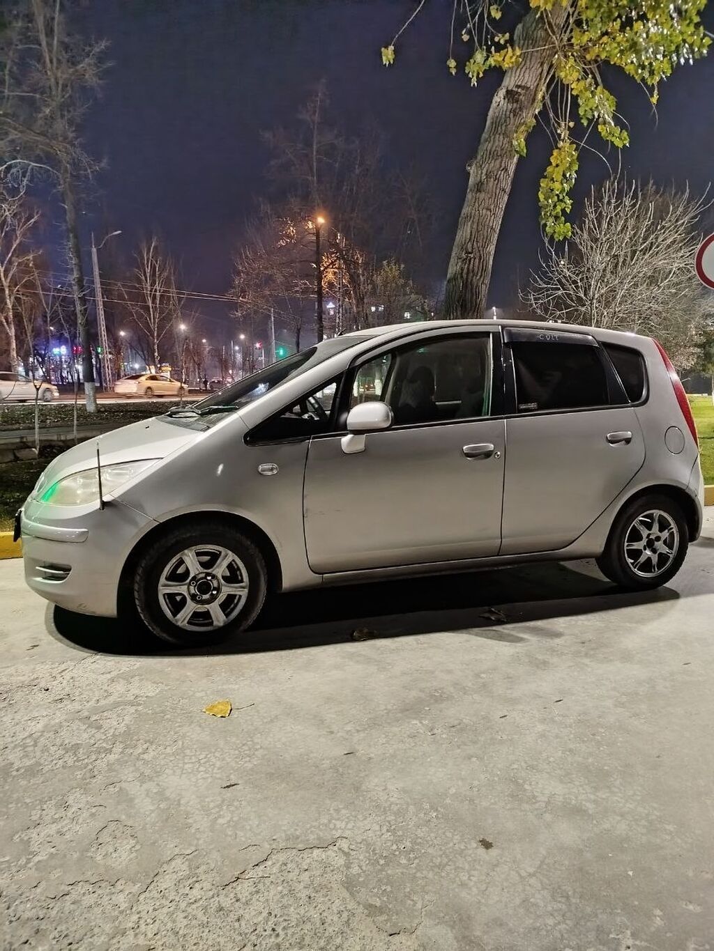 Mitsubishi Colt: 2003 г., 1.3 л, Вариатор, Бензин, Хэтчбэк: фото 2