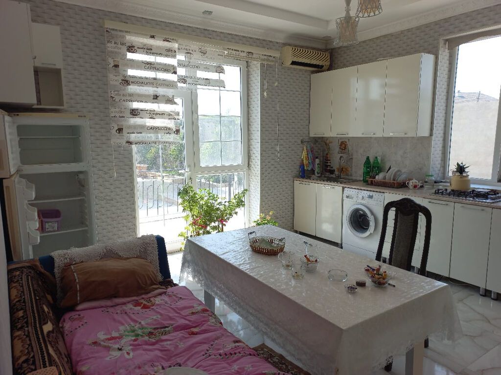 Buzovna 3 otaqlı, 140 kv. m, Yeni təmirli