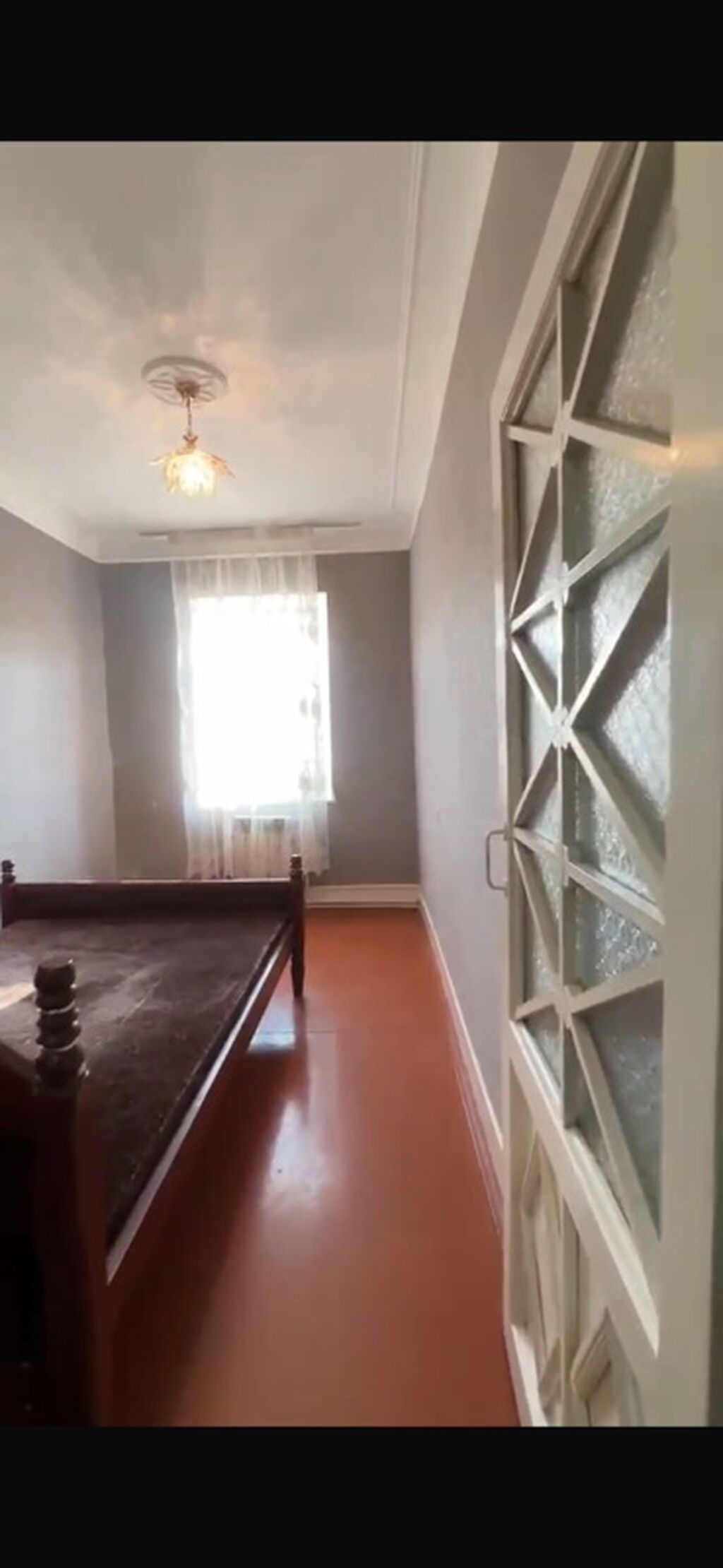 Kirayə mənzil – 2 otaqlı Plan və xüsusiyyətlər: - Geniş, işıqlı zal