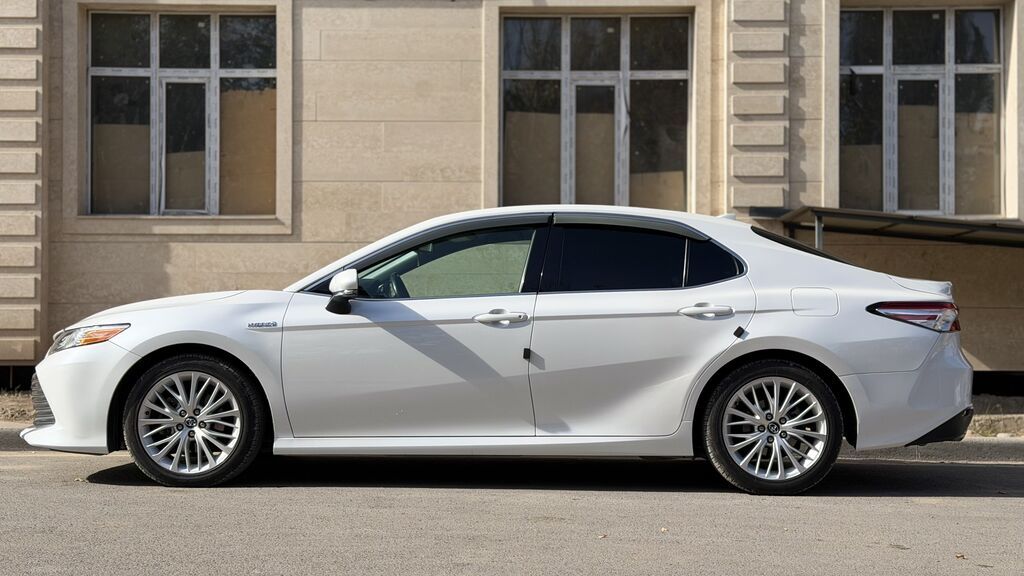 Toyota Camry: 2020 г., 2.5 л, Автомат, Гибрид, Седан: фото 5