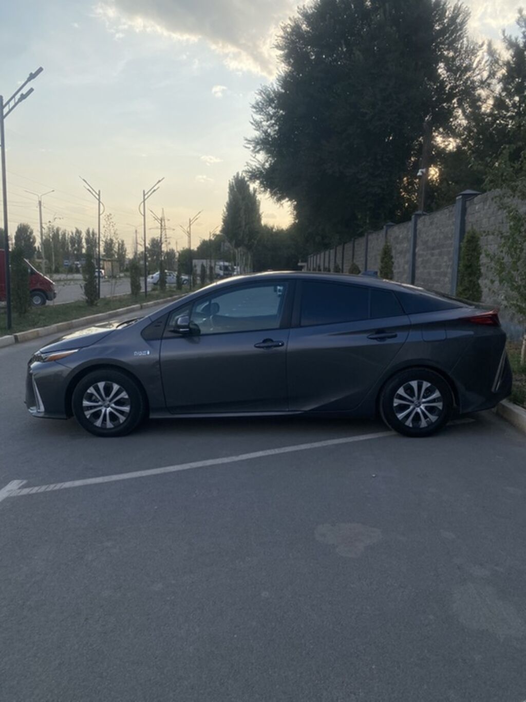 Toyota Prius: 2020 г., 1.8 л, Автомат, Гибрид, Лифтбек: фото 6