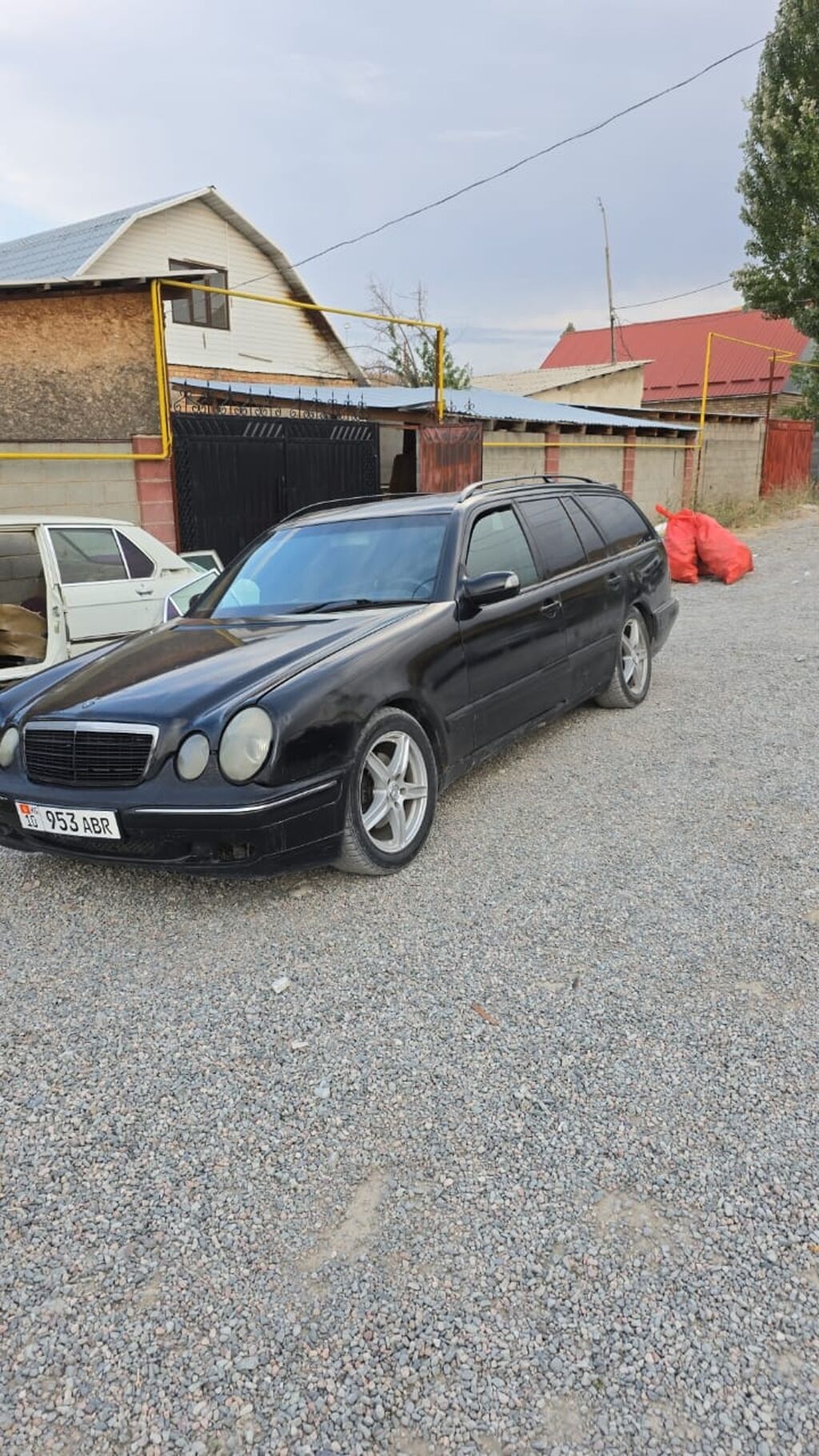 Mercedes-Benz E-Class: 1999 г., 2 л, Механика, Бензин, Универсал: фото 2