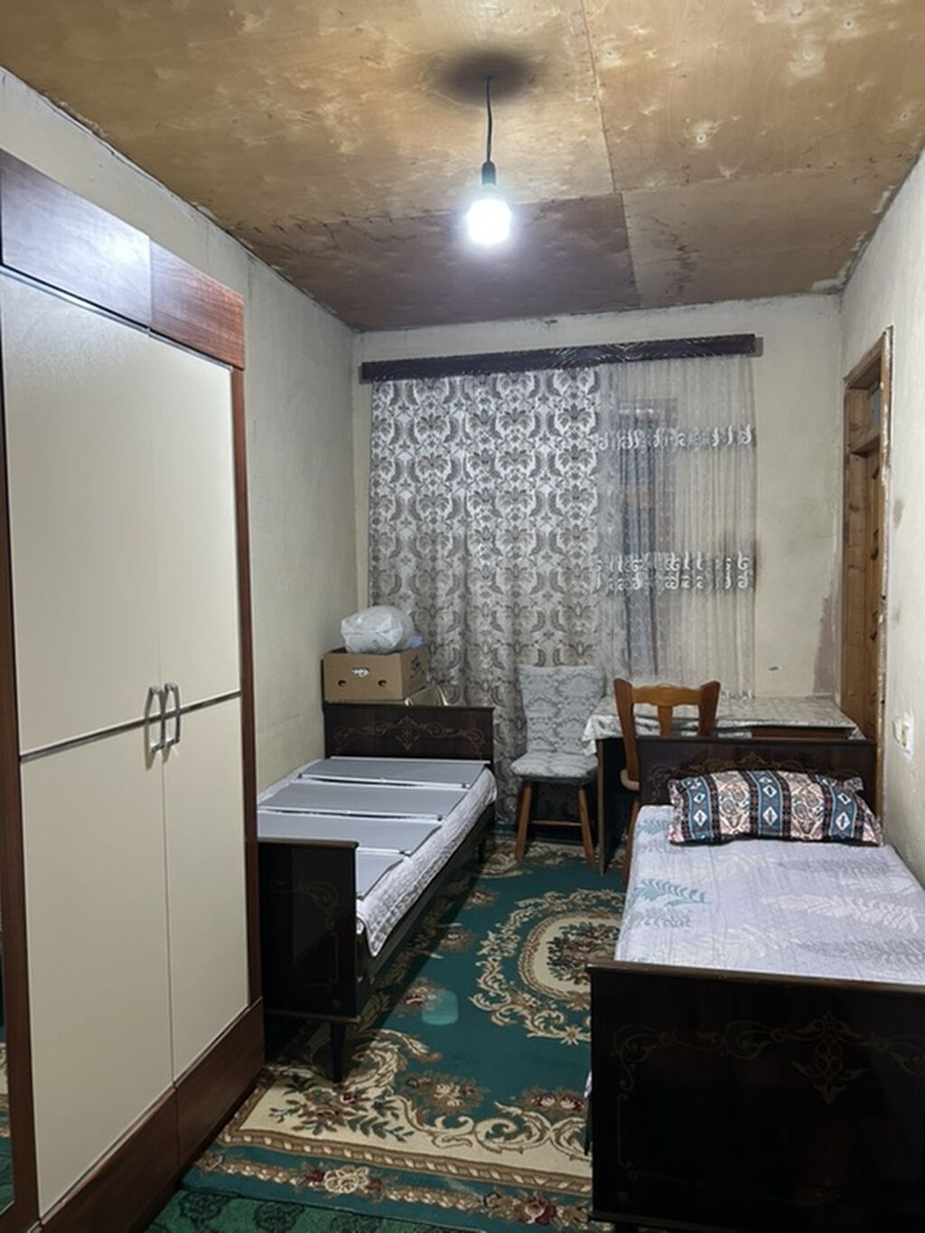 Montində yerləşir tək bəyə verilir 200 AZN
Kommunal daxildir