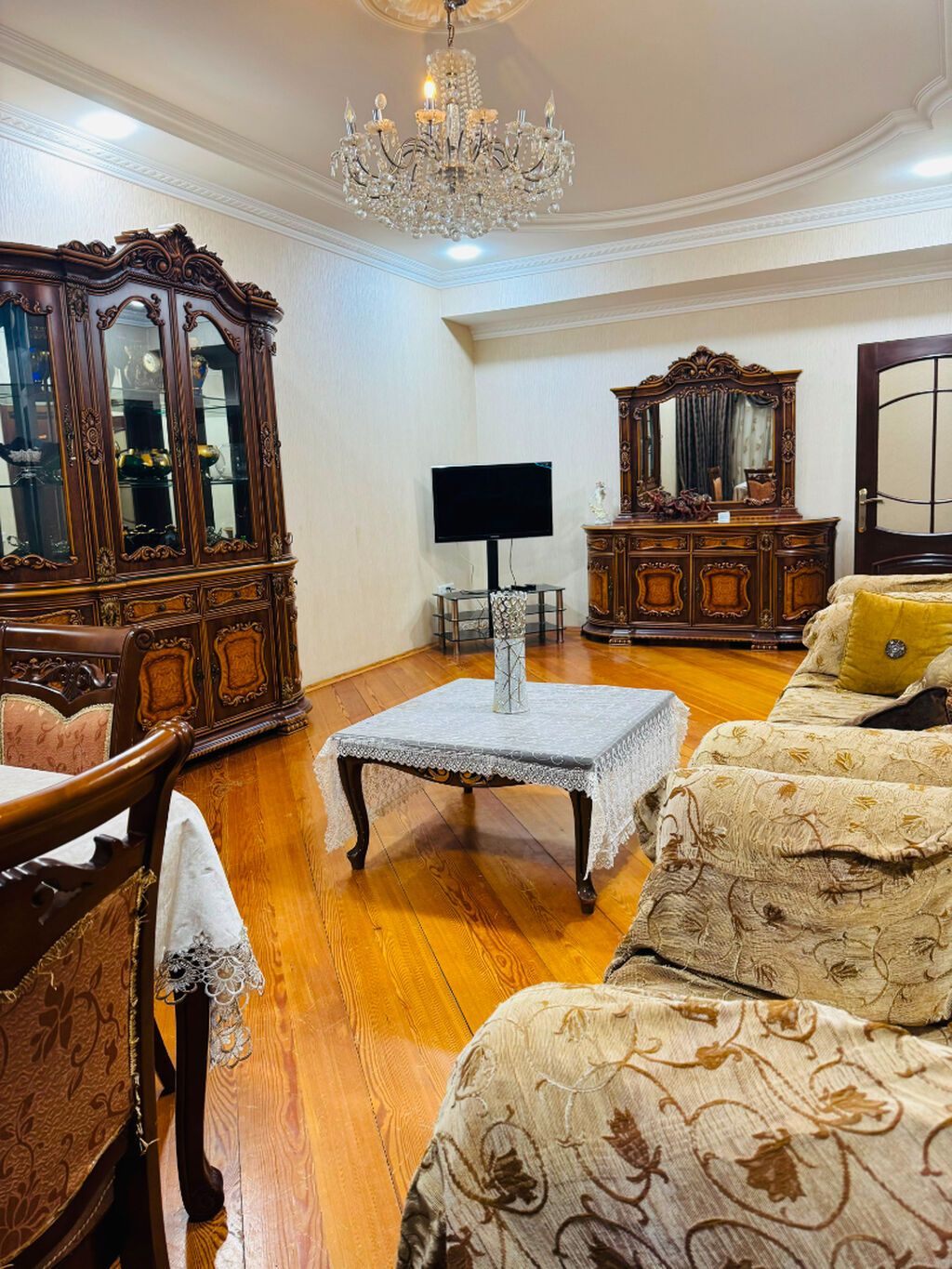 Təcili olaraq yeniyasamalda Qismət şadliqmsarayinin yaninda yeni