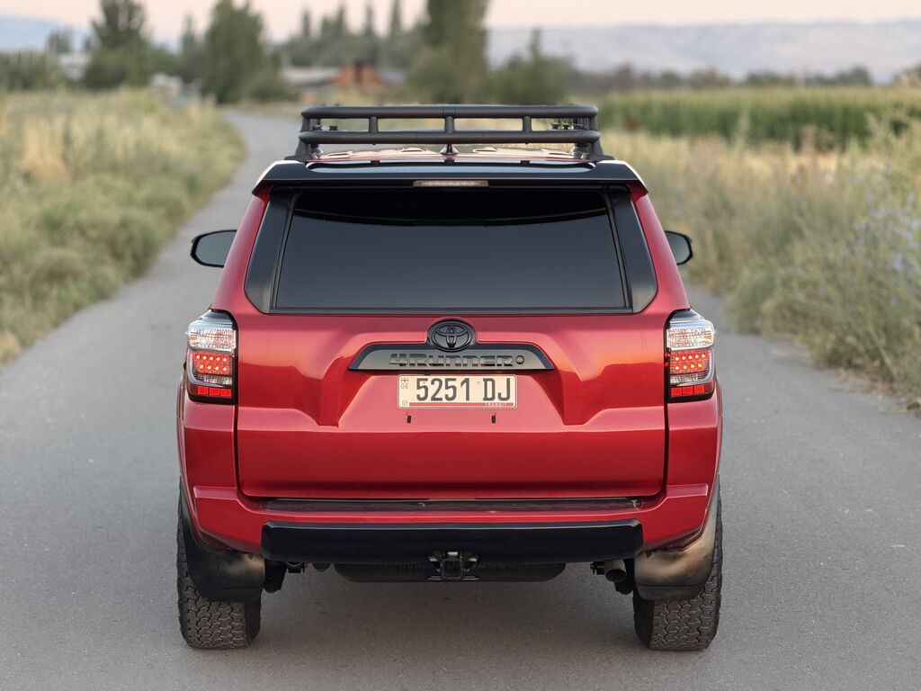 Toyota 4Runner: 2021 г., 4 л, Автомат, Бензин, Внедорожник: фото 8