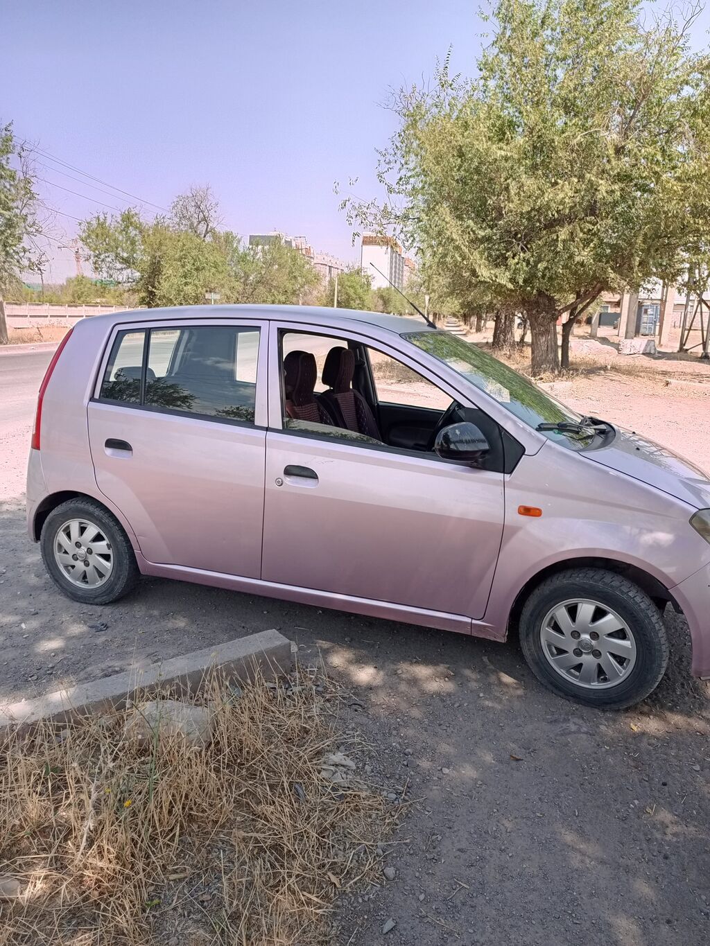 Daihatsu Mira: 2004 г., 0.1 л, Механика, Бензин, Хэтчбэк: фото 4