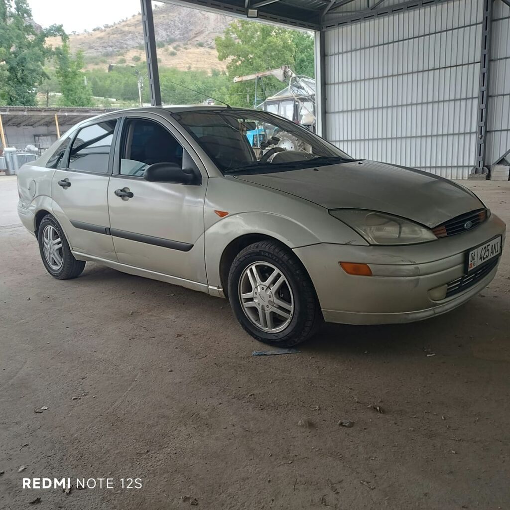 Ford Focus: 2001 г., 2 л, Автомат, Бензин, Седан: фото 1