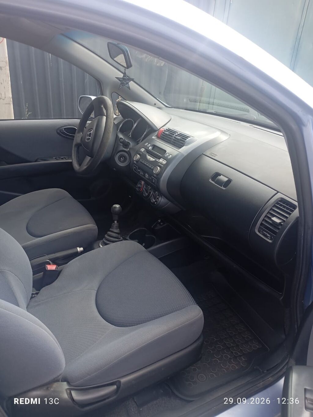 Honda Jazz: 2003 г., 1.3 л, Механика, Бензин, Хэтчбэк: фото 4