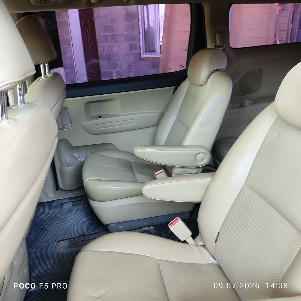 Kia Carnival: 2015 г., 2.2 л, Автомат, Бензин, Минивэн: фото 8