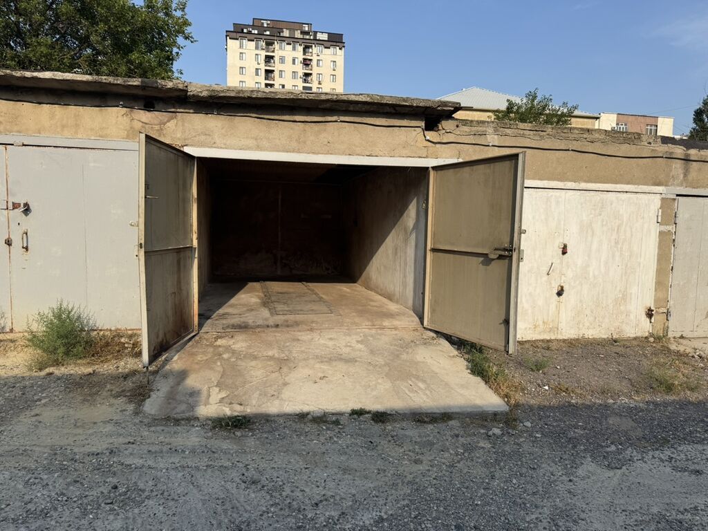 22 kv. m, 3 * 6 * 3 Beton Kommunal xətlər qoşulmayıb