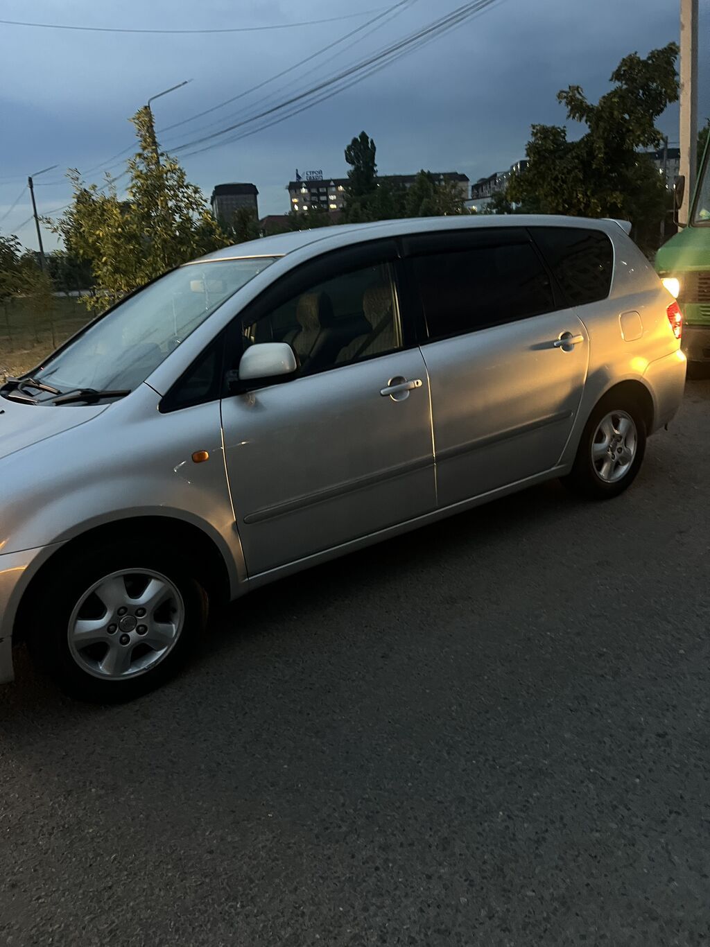 Toyota Ipsum: 2002 г., 2.4 л, Автомат, Бензин, Минивэн: фото 3