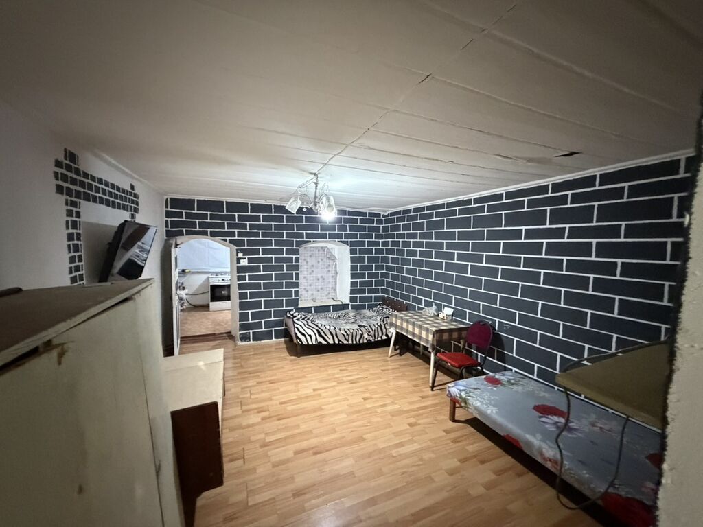 Nizami metrosuna 10 dq məsafədə Oğlan Otağ yoldaşı axtarılır kaminal