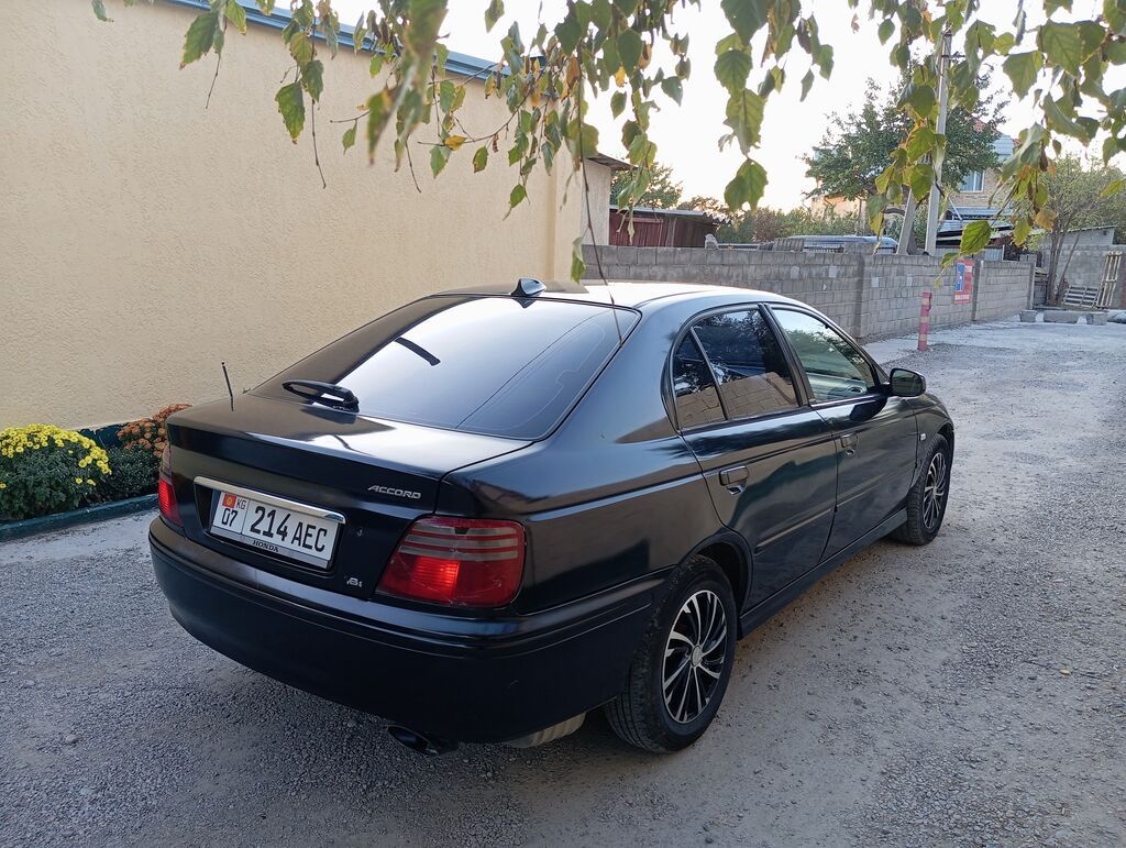 Honda Accord: 2001 г., 1.8 л, Механика, Бензин, Хэтчбэк: фото 5