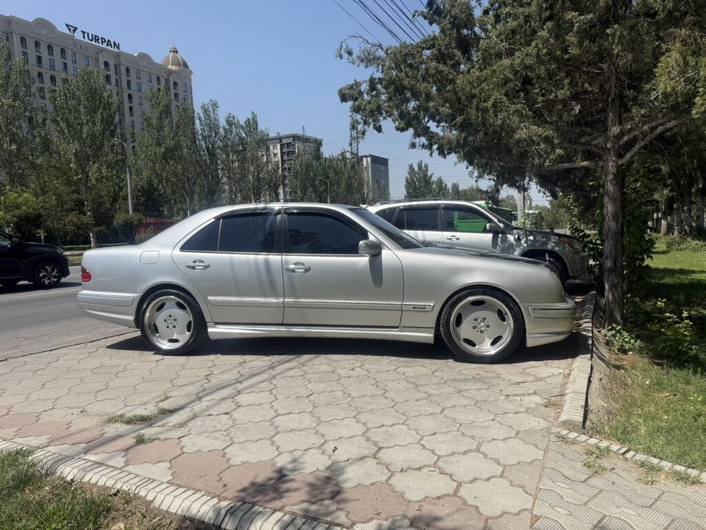 Mercedes-Benz E-Class: 2000 г., 4.3 л, Автомат, Бензин, Седан: фото 2