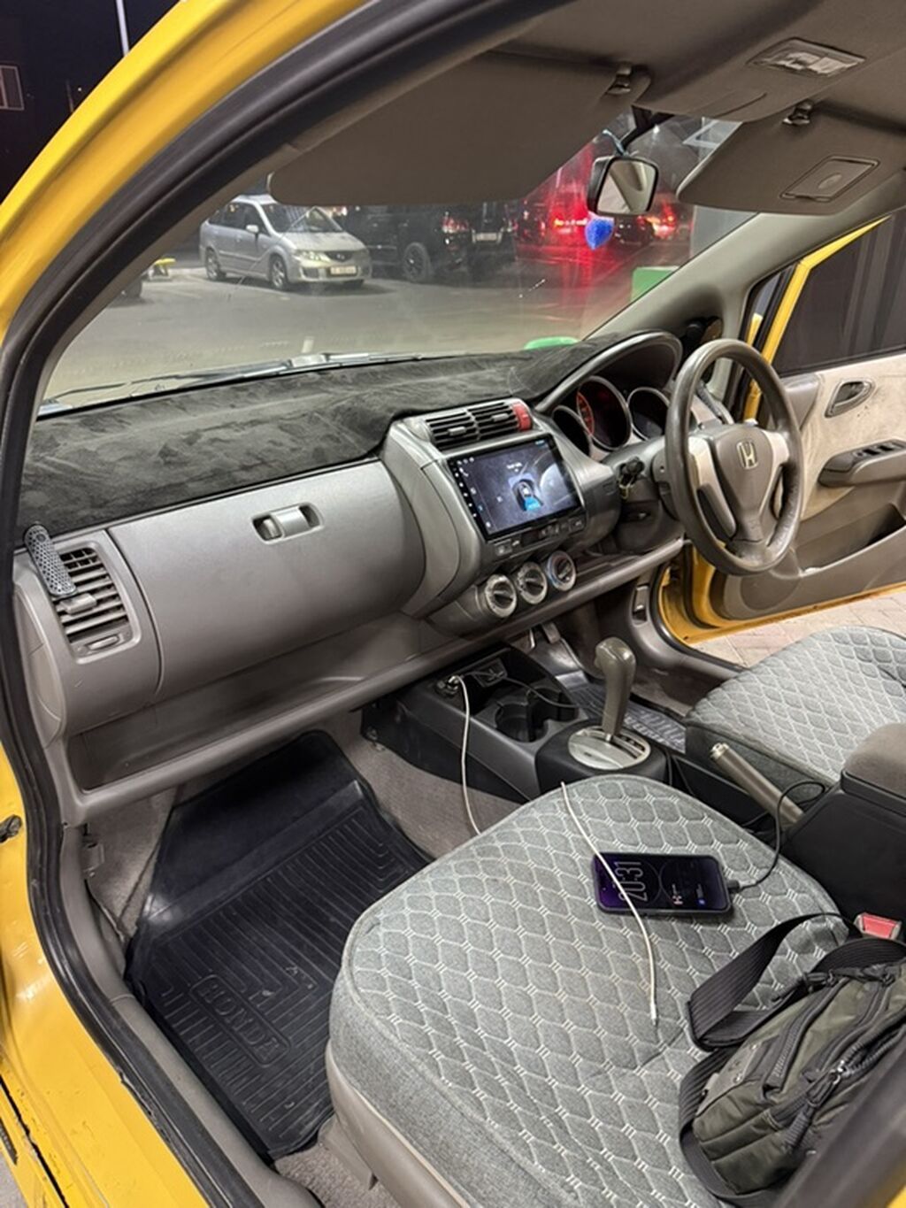 Honda Fit: 2005 г., 1.3 л, Вариатор, Бензин, Хэтчбэк: фото 6