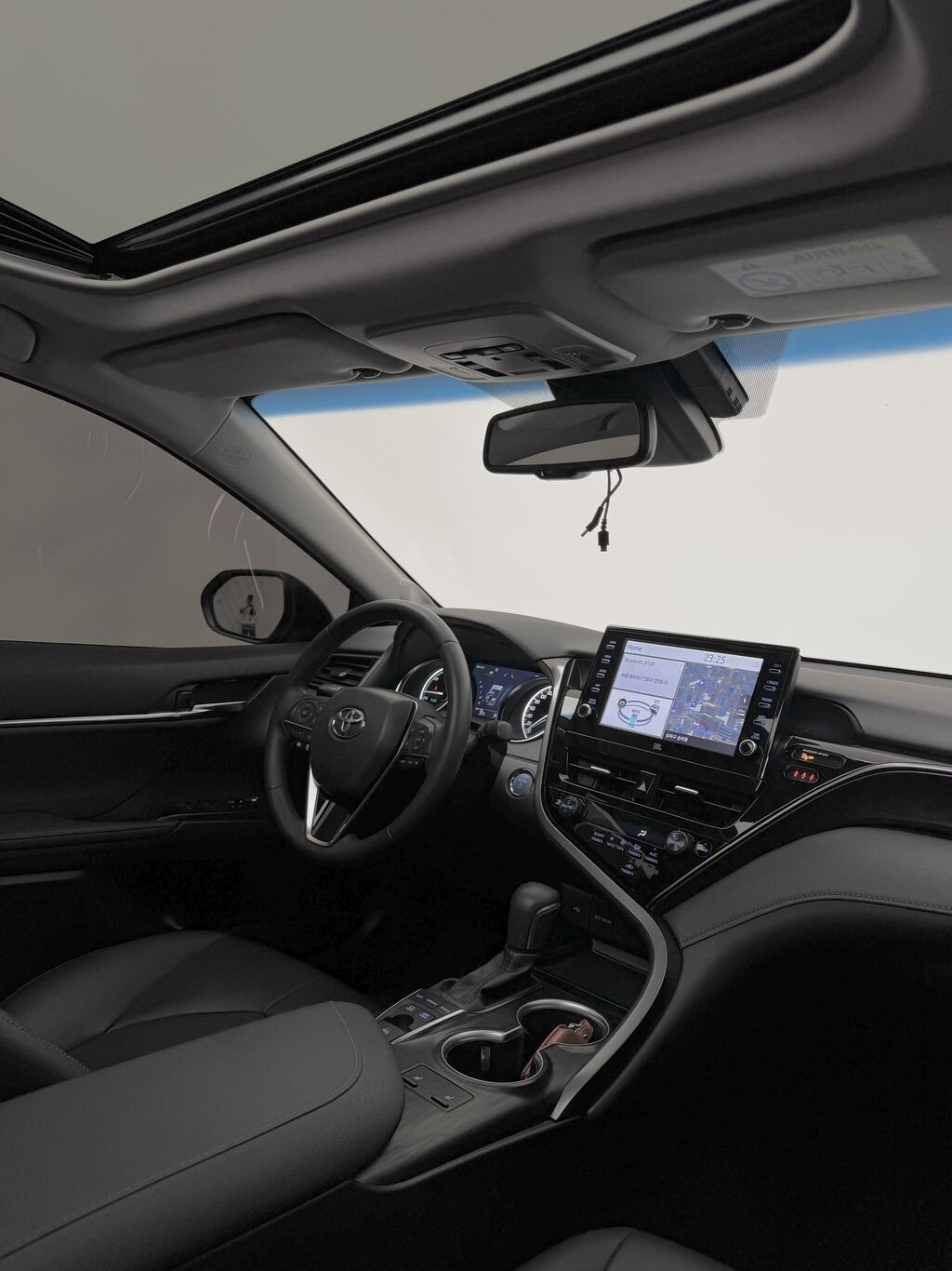 Toyota Camry: 2022 г., 2.5 л, Автомат, Гибрид, Седан: фото 7